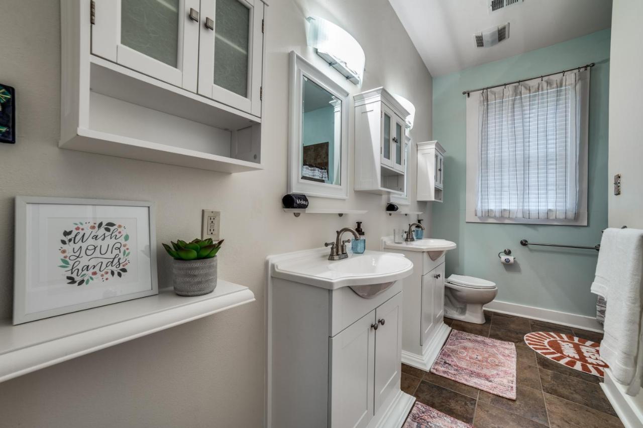 Downtown Historic 2Bdrm, Walk To Riverwalk, Alamo; Beautifully Renovated! San Antonio Bagian luar foto