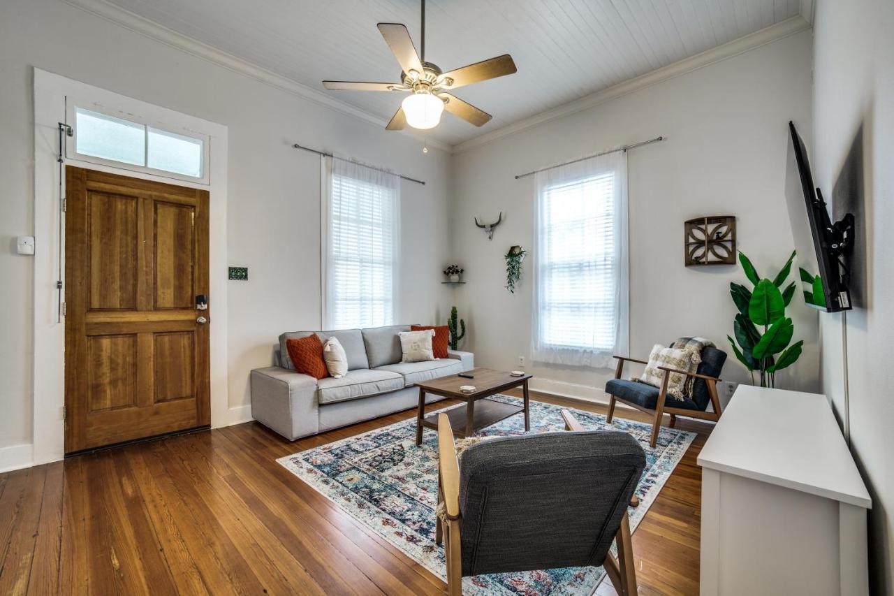 Downtown Historic 2Bdrm, Walk To Riverwalk, Alamo; Beautifully Renovated! San Antonio Bagian luar foto