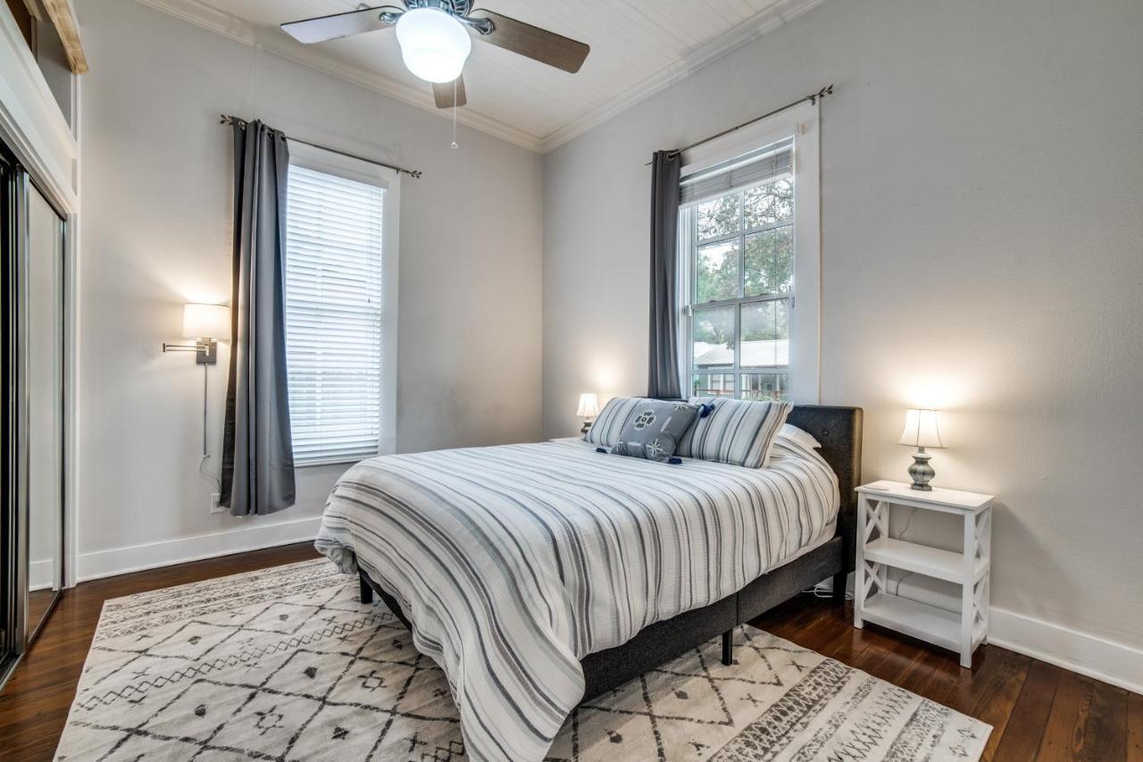 Downtown Historic 2Bdrm, Walk To Riverwalk, Alamo; Beautifully Renovated! San Antonio Bagian luar foto