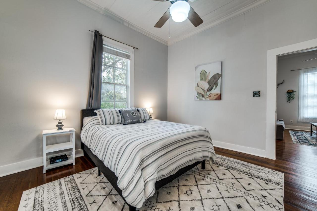 Downtown Historic 2Bdrm, Walk To Riverwalk, Alamo; Beautifully Renovated! San Antonio Bagian luar foto