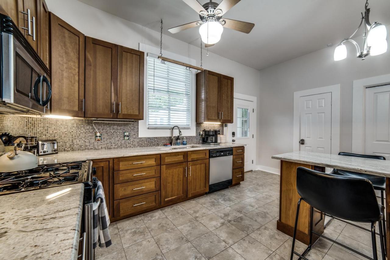Downtown Historic 2Bdrm, Walk To Riverwalk, Alamo; Beautifully Renovated! San Antonio Bagian luar foto