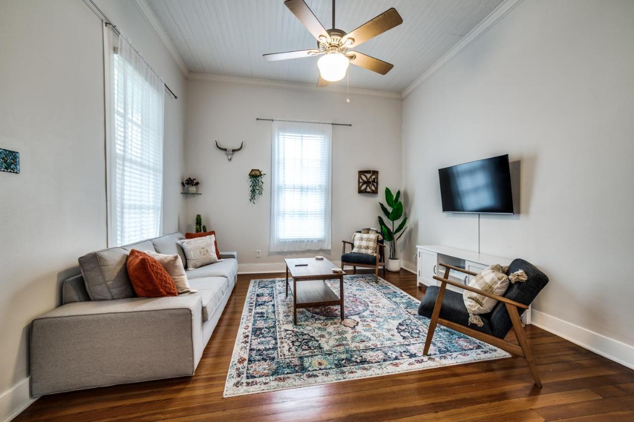 Downtown Historic 2Bdrm, Walk To Riverwalk, Alamo; Beautifully Renovated! San Antonio Bagian luar foto
