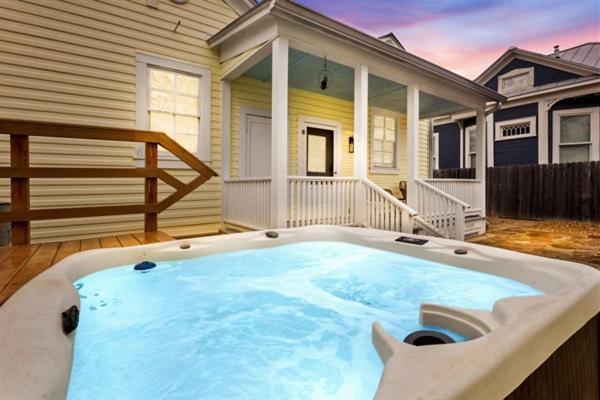 Downtown Historic 2Bdrm, Walk To Riverwalk, Alamo; Beautifully Renovated! San Antonio Bagian luar foto